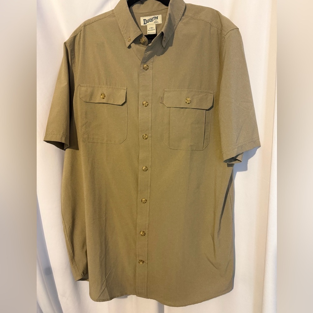 Duluth Trading Co Men's Tan Short Sleeve Shirt
